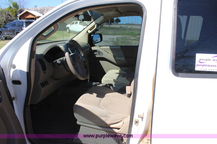 image for item J7546 2012 Nissan Frontier Crew Cab pickup truck