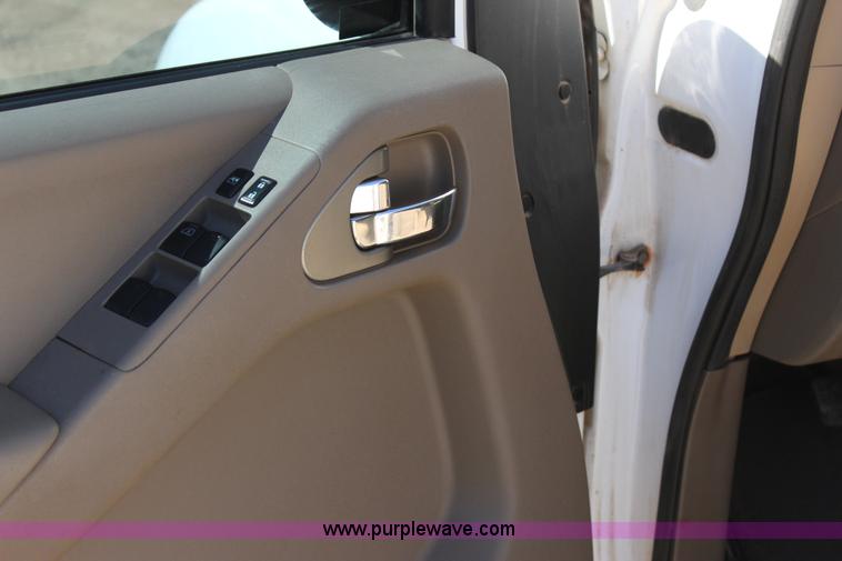 image for item J7546 2012 Nissan Frontier Crew Cab pickup truck