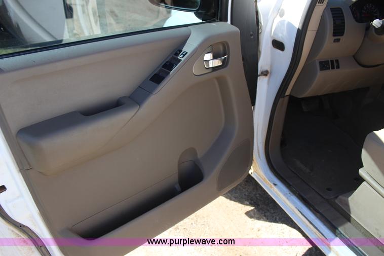 image for item J7546 2012 Nissan Frontier Crew Cab pickup truck