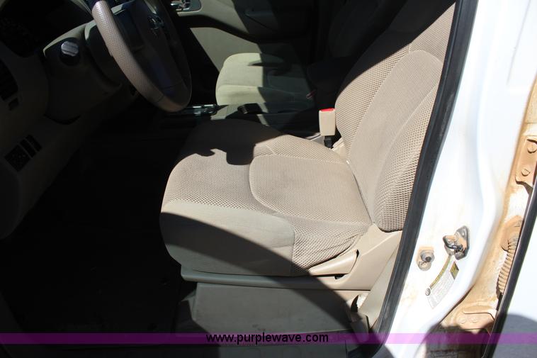 image for item J7546 2012 Nissan Frontier Crew Cab pickup truck