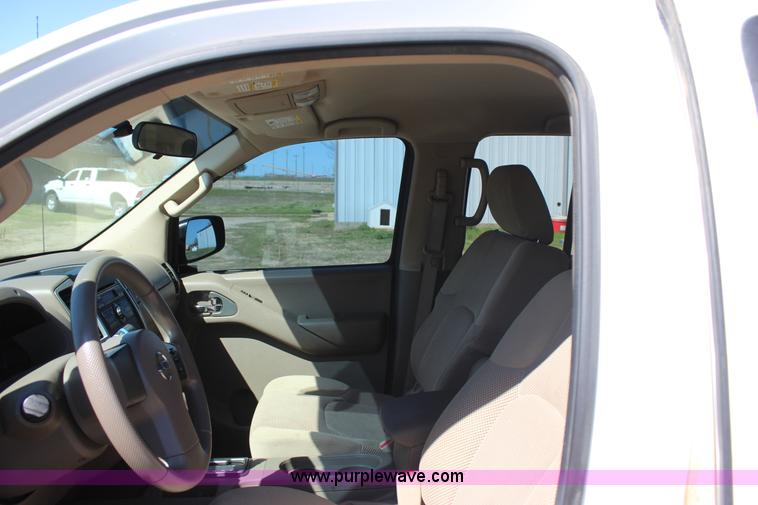 image for item J7546 2012 Nissan Frontier Crew Cab pickup truck