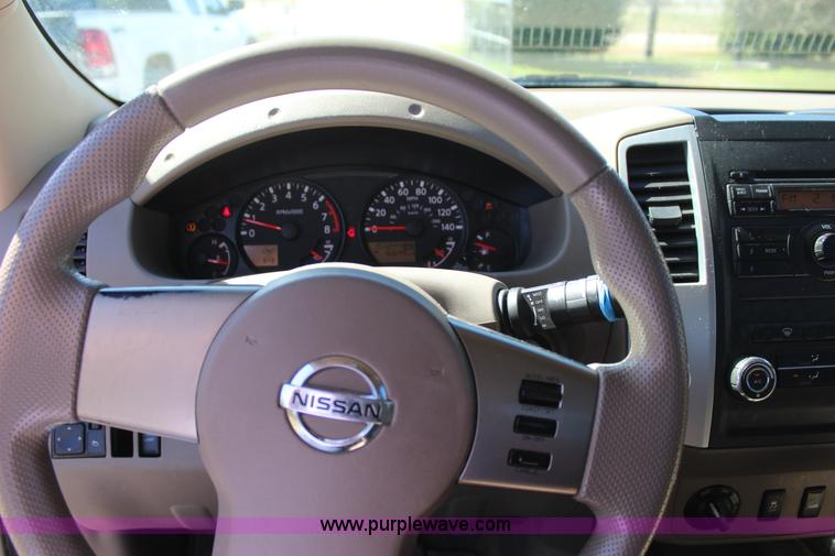 image for item J7546 2012 Nissan Frontier Crew Cab pickup truck