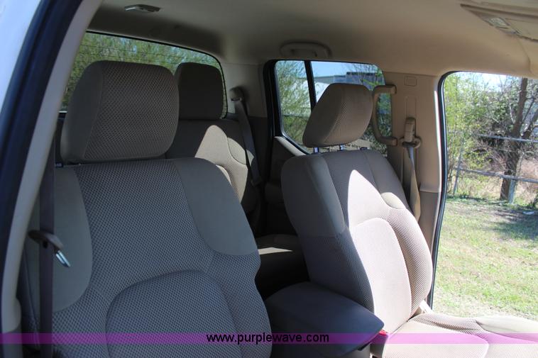 image for item J7546 2012 Nissan Frontier Crew Cab pickup truck