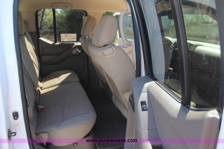 image for item J7546 2012 Nissan Frontier Crew Cab pickup truck