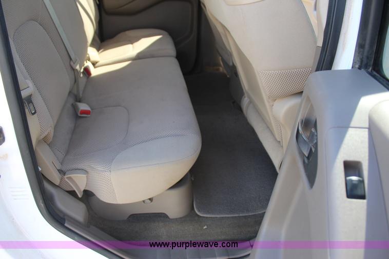 image for item J7546 2012 Nissan Frontier Crew Cab pickup truck