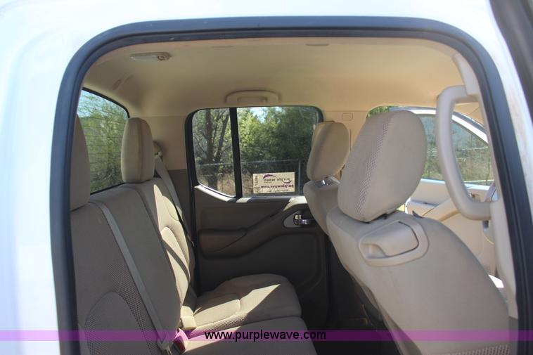 image for item J7546 2012 Nissan Frontier Crew Cab pickup truck