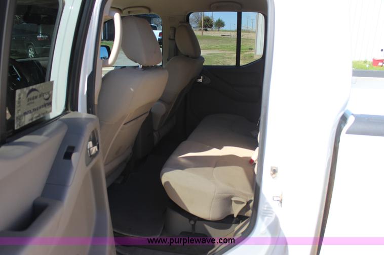 image for item J7546 2012 Nissan Frontier Crew Cab pickup truck