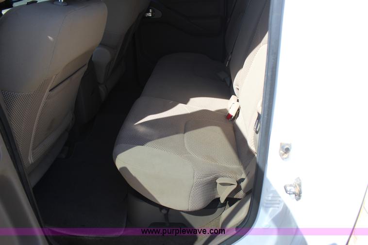 image for item J7546 2012 Nissan Frontier Crew Cab pickup truck