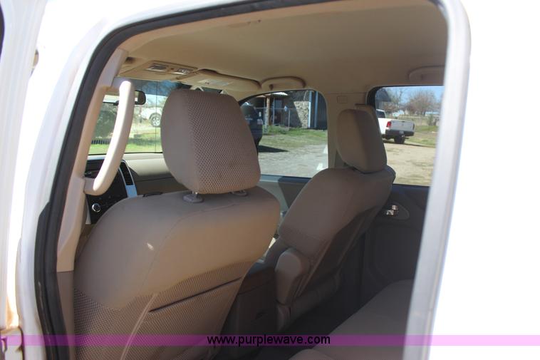 image for item J7546 2012 Nissan Frontier Crew Cab pickup truck