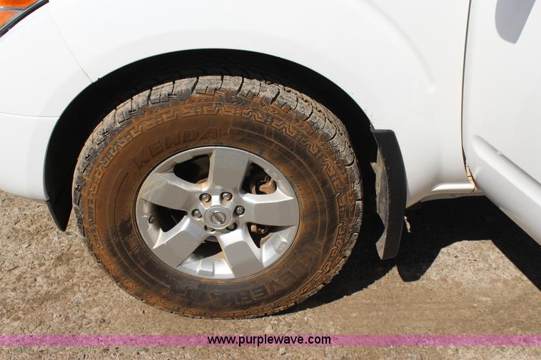 image for item J7546 2012 Nissan Frontier Crew Cab pickup truck