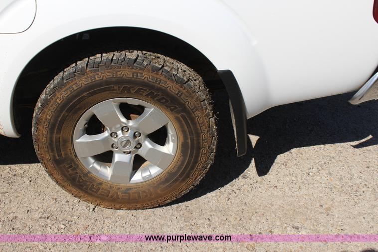 image for item J7546 2012 Nissan Frontier Crew Cab pickup truck