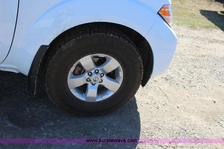 image for item J7546 2012 Nissan Frontier Crew Cab pickup truck