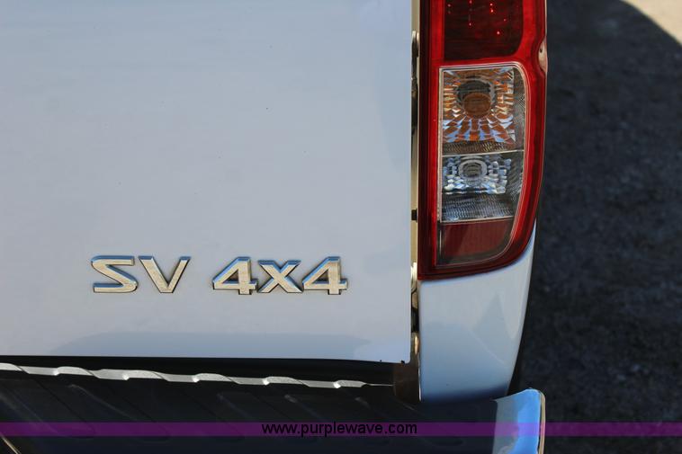 image for item J7546 2012 Nissan Frontier Crew Cab pickup truck