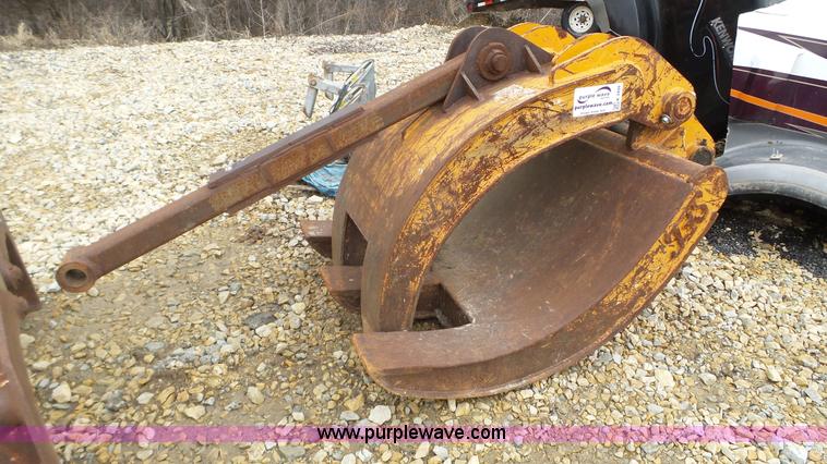 image for item K3499 SEC excavator grapple