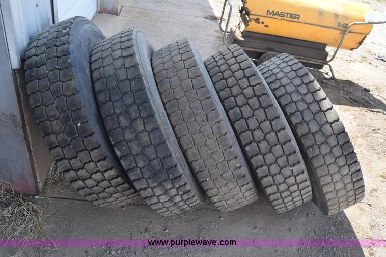 image for item K4277 (5) 11R22.5 tires