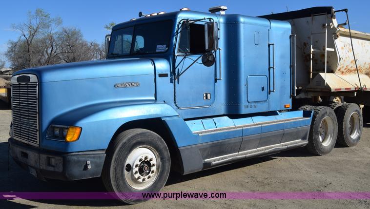 image for item K4286 1990 Freightliner FLD semi truck