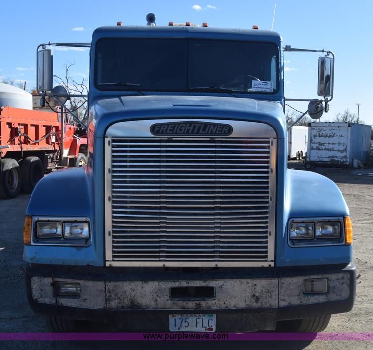 image for item K4286 1990 Freightliner FLD semi truck