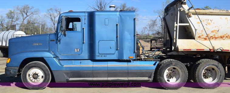 image for item K4286 1990 Freightliner FLD semi truck