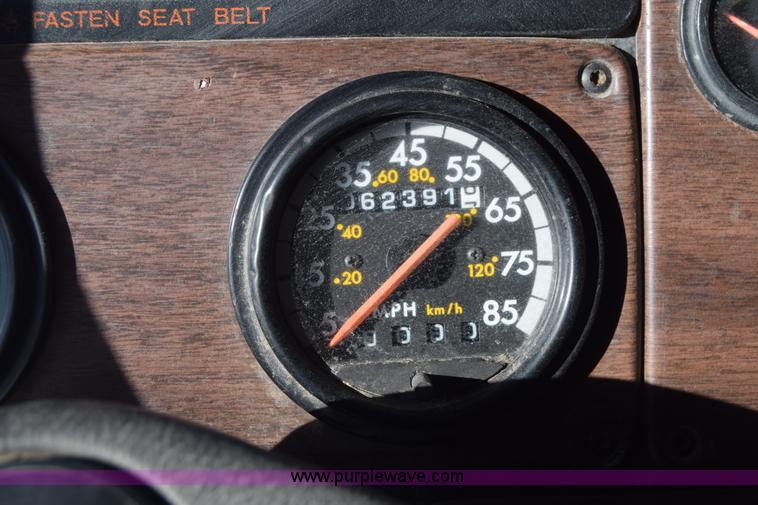 image for item K4286 1990 Freightliner FLD semi truck