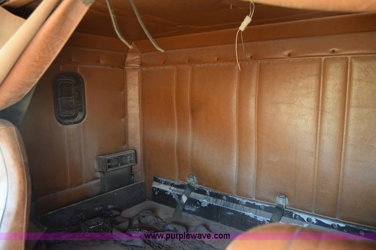 image for item K4286 1990 Freightliner FLD semi truck