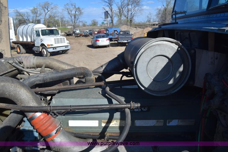 image for item K4286 1990 Freightliner FLD semi truck