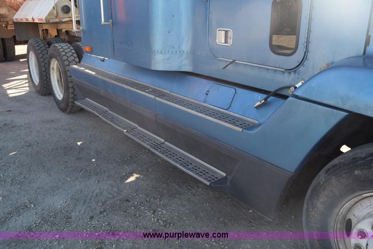 image for item K4286 1990 Freightliner FLD semi truck