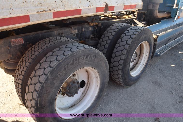 image for item K4286 1990 Freightliner FLD semi truck