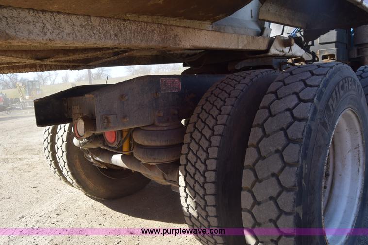 image for item K4286 1990 Freightliner FLD semi truck