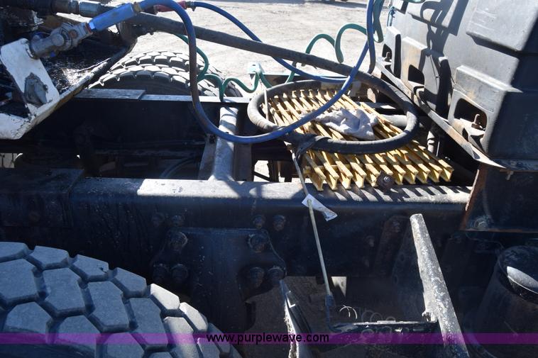 image for item K4286 1990 Freightliner FLD semi truck