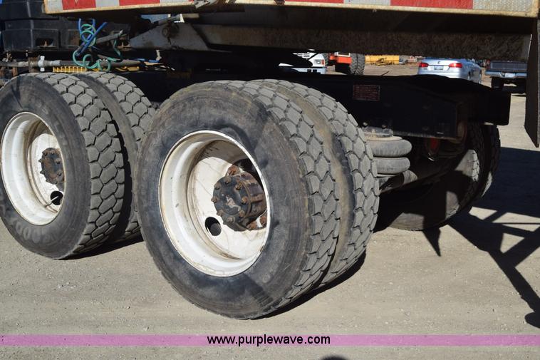 image for item K4286 1990 Freightliner FLD semi truck