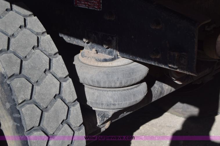 image for item K4286 1990 Freightliner FLD semi truck