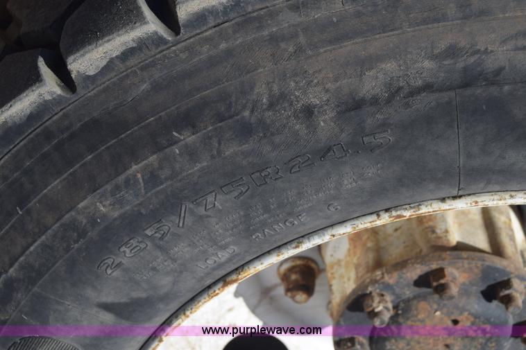 image for item K4286 1990 Freightliner FLD semi truck