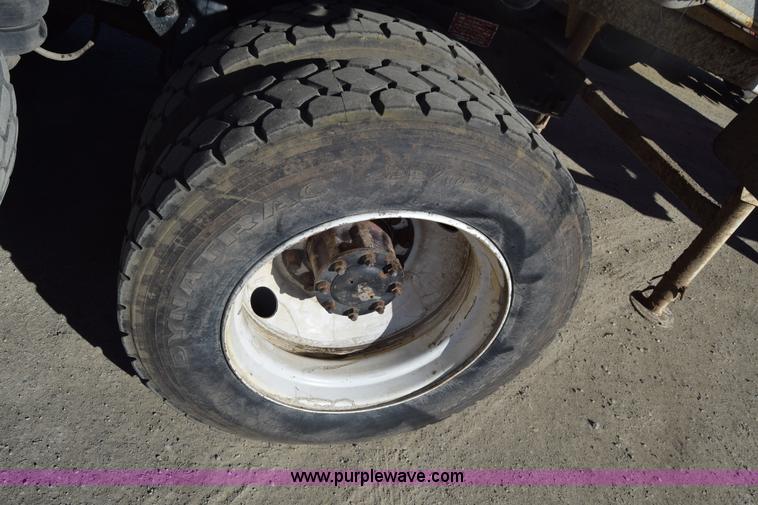 image for item K4286 1990 Freightliner FLD semi truck