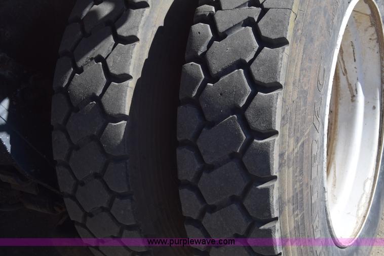 image for item K4286 1990 Freightliner FLD semi truck