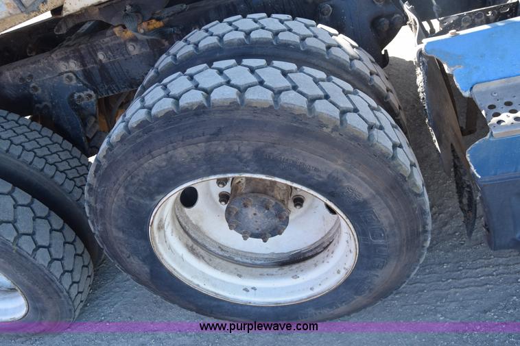 image for item K4286 1990 Freightliner FLD semi truck