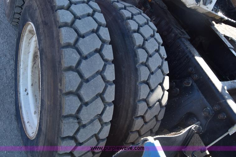 image for item K4286 1990 Freightliner FLD semi truck