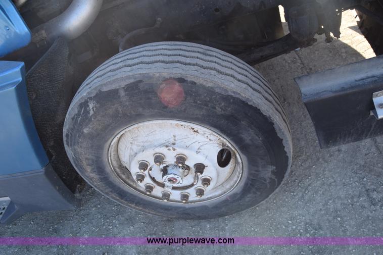 image for item K4286 1990 Freightliner FLD semi truck