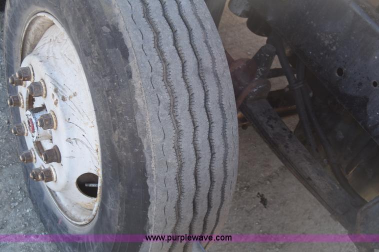 image for item K4286 1990 Freightliner FLD semi truck