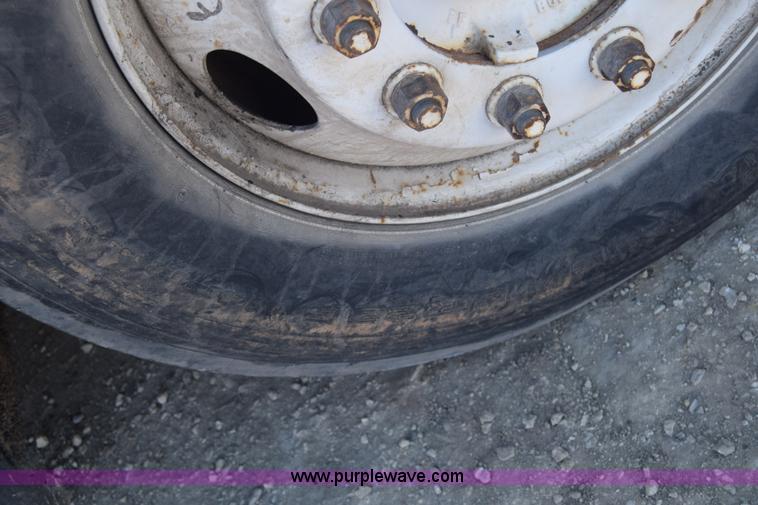 image for item K4286 1990 Freightliner FLD semi truck