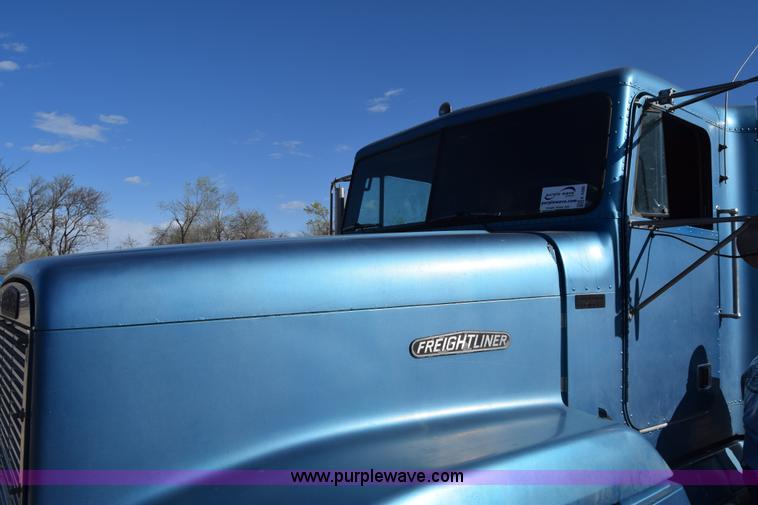 image for item K4286 1990 Freightliner FLD semi truck