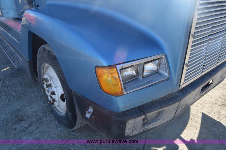 image for item K4286 1990 Freightliner FLD semi truck