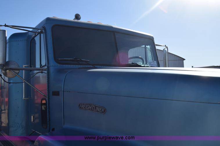 image for item K4286 1990 Freightliner FLD semi truck