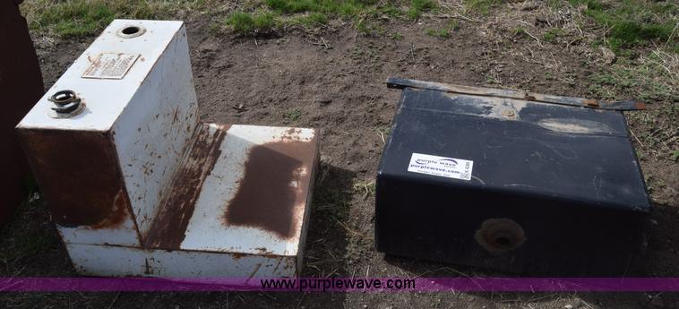 image for item K4289 (2) tanks