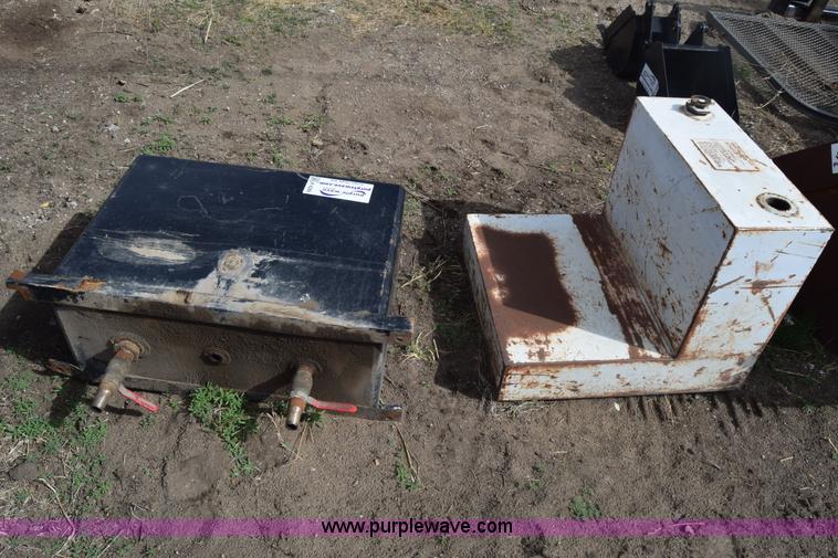 image for item K4289 (2) tanks