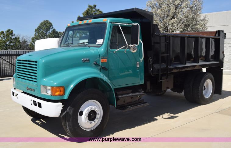 image for item K4443 2001 International 4900 dump truck
