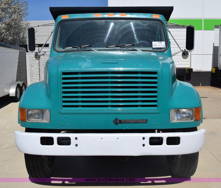 image for item K4443 2001 International 4900 dump truck