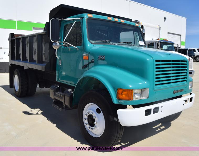image for item K4443 2001 International 4900 dump truck