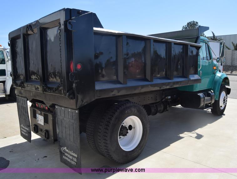 image for item K4443 2001 International 4900 dump truck