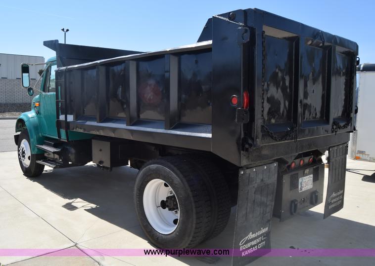 image for item K4443 2001 International 4900 dump truck