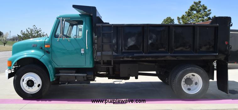 image for item K4443 2001 International 4900 dump truck